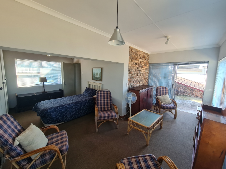 3 Bedroom Property for Sale in Wavecrest Eastern Cape